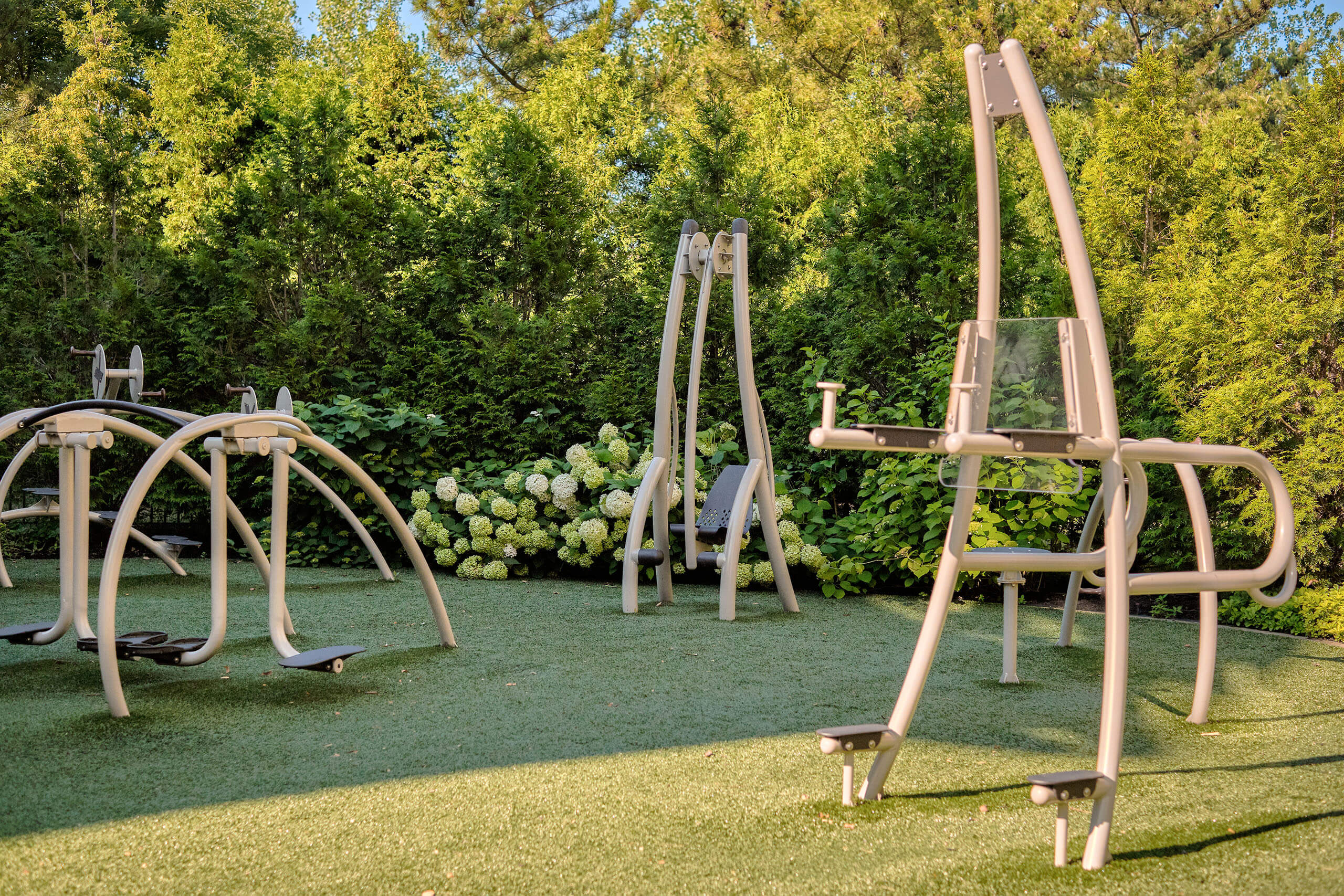 Fitness lawn with state-of-the-art circuit equipment